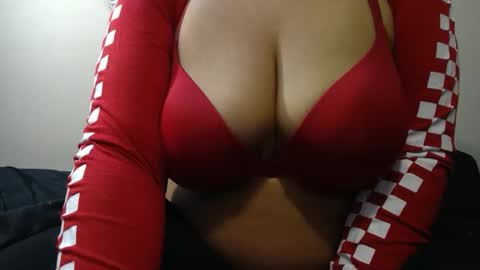 vibe_xxxo online show from January 2026 02:36:02 AM