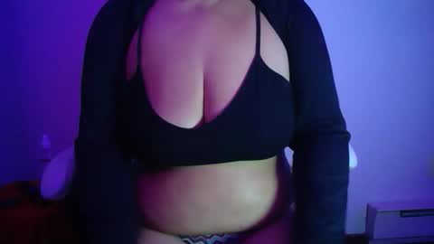 vibe_xxxo online show from March 2026 04:41:01 AM