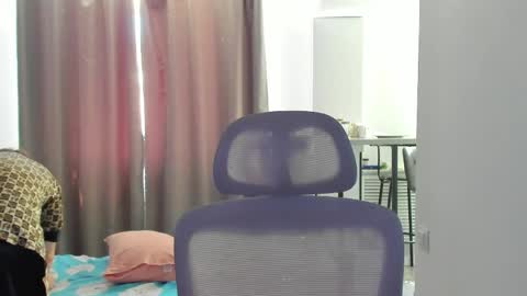 vibemygirl online show from April 2026 06:39:01 AM