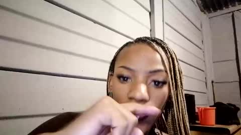 Snapshot of vibeswithcaramel chatting on November 2025 07:03:01 PM vibeswithcaramel online show from November 2025 07:03:01 PM