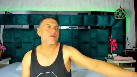 Snapshot of vicesweet chatting on February 2026 05:33:02 AM antonia y andrew online show from February 2026 05:33:02 AM