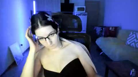 Snapshot of vickie_winters chatting on November 2025 03:47:02 PM Victoria online show from November 2025 03:47:02 PM