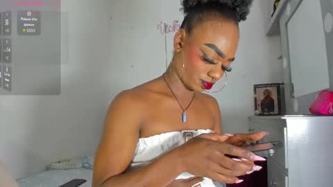 vicky manuela online show from December 2025 04:41:02 AM