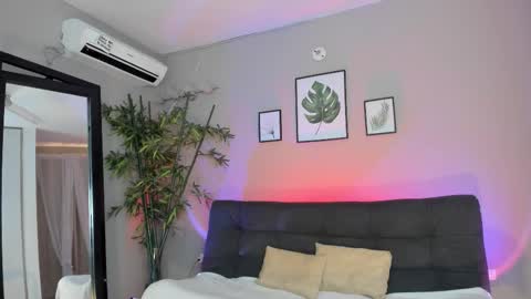 Amy online show from October 2025 07:38:01 PM