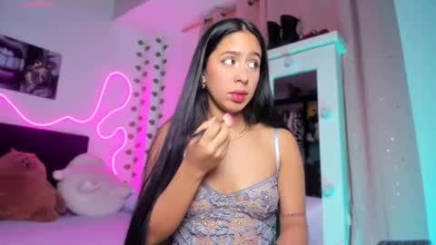 Snapshot of vickysth1 chatting on October 2025 11:40:01 PM VICTORIA 3 online show from October 2025 11:40:01 PM