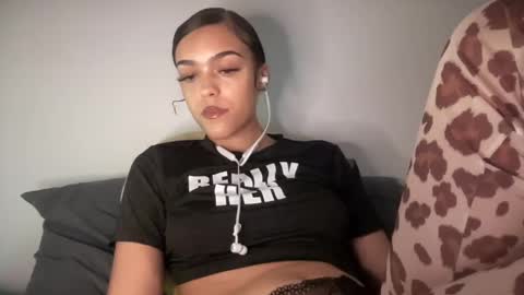 Snapshot of vickyyyx chatting on February 2025 03:41:01 AM Goddess Victory online show from February 2025 03:41:01 AM