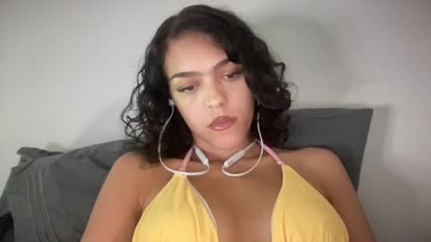 Snapshot of vickyyyx chatting on February 2025 12:53:02 AM Goddess Victory online show from February 2025 12:53:02 AM