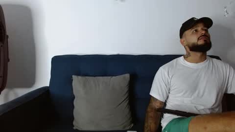 Snapshot of vicno_couple chatting on April 2026 02:17:01 AM david and emma online show from April 2026 02:17:01 AM