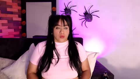 Snapshot of vicserna chatting on October 2025 02:15:01 PM Victoria Serna online show from October 2025 02:15:01 PM