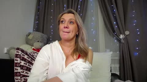 Snapshot of victoria50 chatting on December 2024 08:14:02 PM victoria50 online show from December 2024 08:14:02 PM