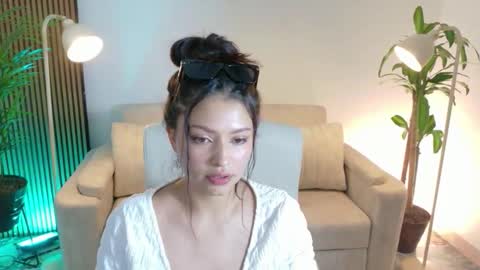 Snapshot of victoria___moon chatting on January 2026 05:27:02 PM victoria online show from January 2026 05:27:02 PM