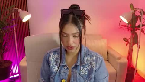 Snapshot of victoria___moon chatting on January 2026 01:14:01 PM victoria online show from January 2026 01:14:01 PM