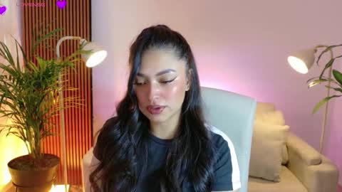 Snapshot of victoria___moon chatting on February 2026 01:37:02 PM victoria online show from February 2026 01:37:02 PM