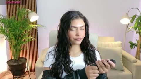 Snapshot of victoria___moon chatting on February 2026 01:08:02 PM victoria online show from February 2026 01:08:02 PM