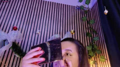 Snapshot of victoria__ponce chatting on December 2025 10:39:02 PM victorira online show from December 2025 10:39:02 PM