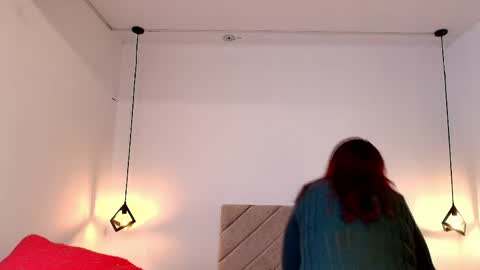  V I C T O R I A   online show from May 2026 12:01:01 PM