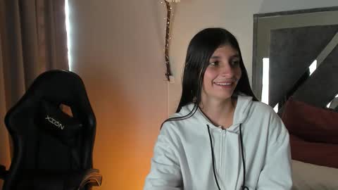 Snapshot of victoria_grey__ chatting on January 2026 01:16:02 PM Victoria online show from January 2026 01:16:02 PM