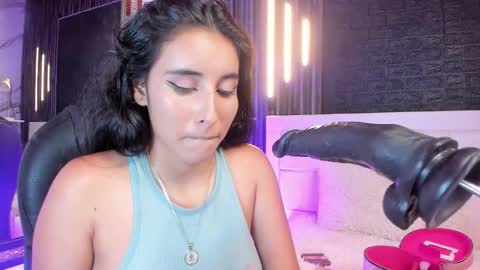 Victoria Houston  online show from September 2025 07:47:01 PM