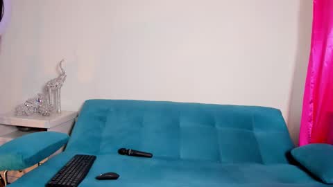 Victoria  online show from November 2025 05:08:01 PM