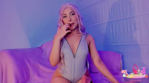 Snapshot of victoria_laurent chatting on October 2025 10:10:02 PM Victoria Laurent online show from October 2025 10:10:02 PM