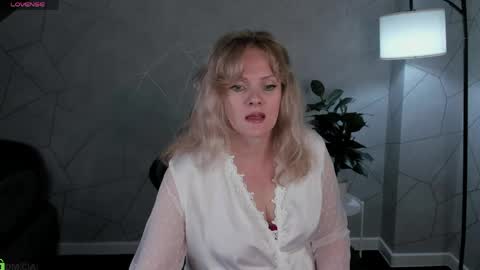 Victoria My schedule for the week 2 GMT 3am-9am TuWeThFrSa online show from May 2026 01:14:02 AM