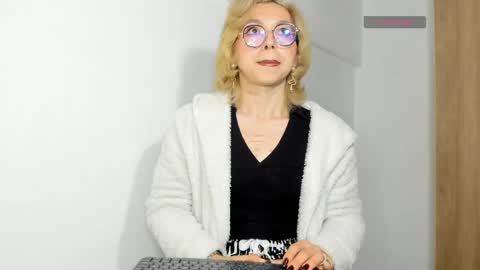 D A N I online show from May 2026 09:53:01 PM