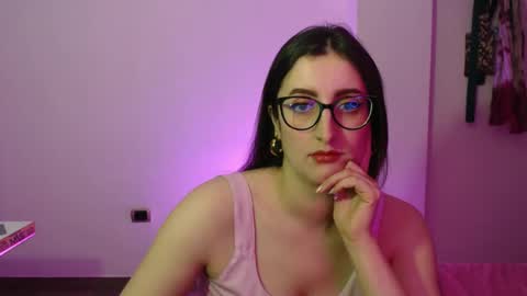 Victoria online show from November 2025 09:03:02 PM