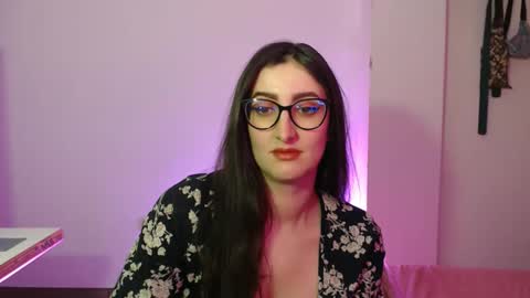 Victoria online show from November 2025 08:09:01 PM