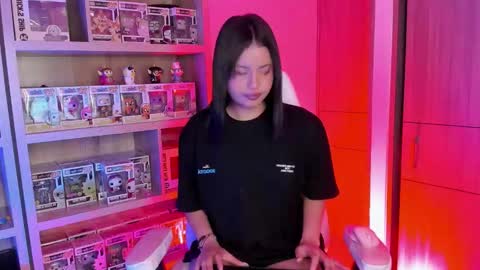 Victoria online show from November 2025 03:21:02 AM