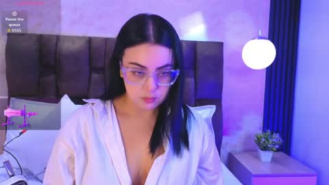Victoria Andrade online show from April 2026 12:43:01 PM