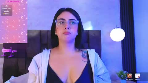 Victoria Andrade online show from May 2026 12:45:01 PM
