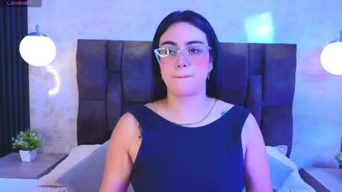 Victoria Andrade online show from June 2026 11:44:01 AM
