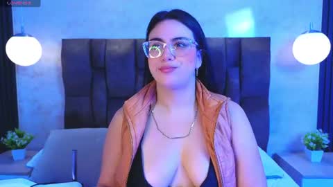 Victoria Andrade online show from July 2026 11:49:02 AM