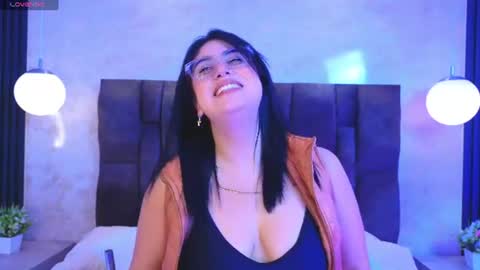 Victoria Andrade online show from July 2026 12:30:01 PM