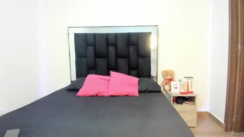 VICTORIA online show from February 2025 12:03:02 PM