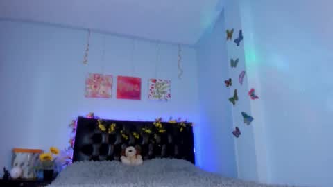 Victoria Larson - Independient Model online show from October 2025 02:16:02 PM