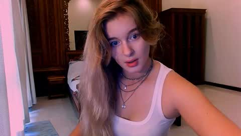 Eva and Victor online show from November 2025 05:31:01 AM