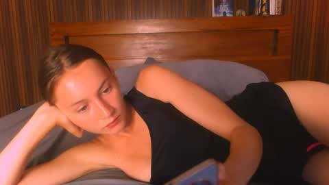 Eva and Victor online show from April 2026 05:21:02 AM