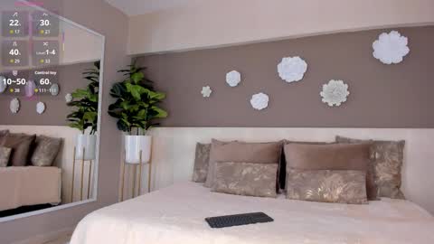 Victoria Shelby  online show from February 2026 11:43:02 AM