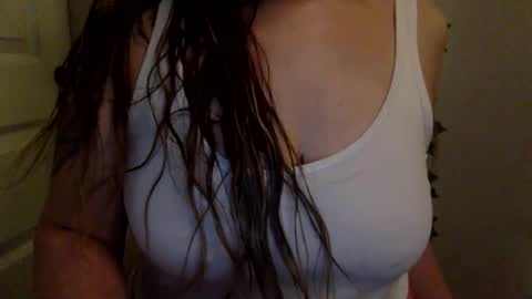 Snapshot of victoriaskyee chatting on April 2026 04:07:02 AM victoriaskyee online show from April 2026 04:07:02 AM