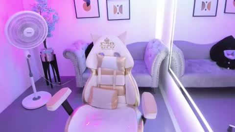 Snapshot of victoriia_doll chatting on February 2026 12:20:01 PM Victoria. online show from February 2026 12:20:01 PM