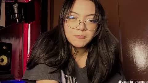 Snapshot of victoriia_thompson chatting on June 2026 10:12:01 PM victoriia_thompson online show from June 2026 10:12:01 PM