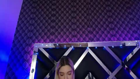 victtoria lee online show from May 2026 01:00:02 AM