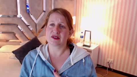Snapshot of viioletamora chatting on December 2024 12:39:02 AM Violeta online show from December 2024 12:39:02 AM