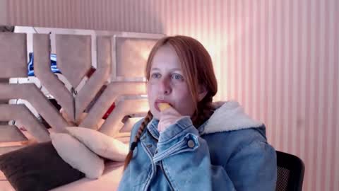 Snapshot of viioletamora chatting on January 2025 02:04:02 AM Violeta online show from January 2025 02:04:02 AM