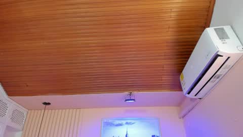 Viiolett online show from November 2025 08:08:02 PM