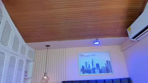 Viiolett online show from December 2025 07:22:01 PM