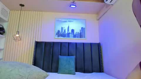 Viiolett online show from March 2026 08:03:01 PM