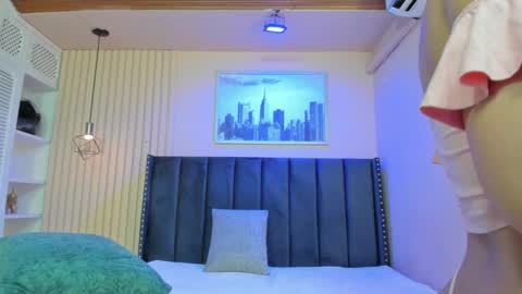 Viiolett online show from March 2026 07:53:01 PM