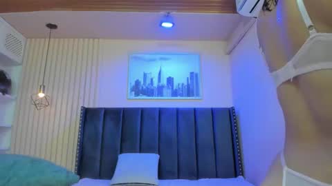 Viiolett online show from March 2026 08:45:01 PM